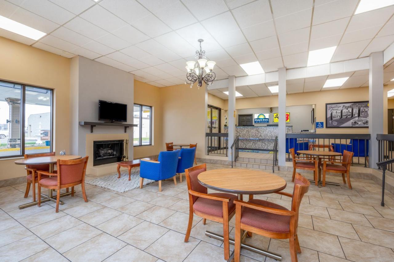 Days Inn By Wyndham Perrysburg Toledo Extérieur photo